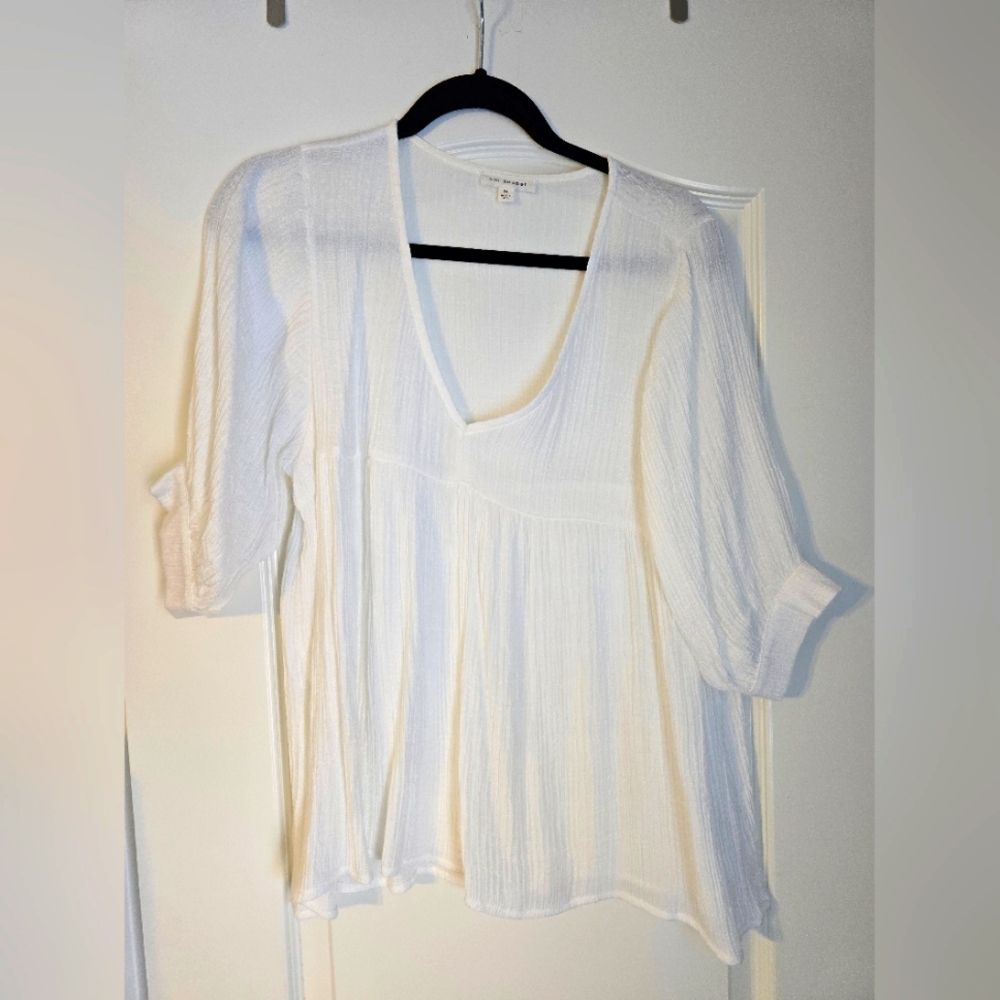 Elegant White Women's Top BLU pepper